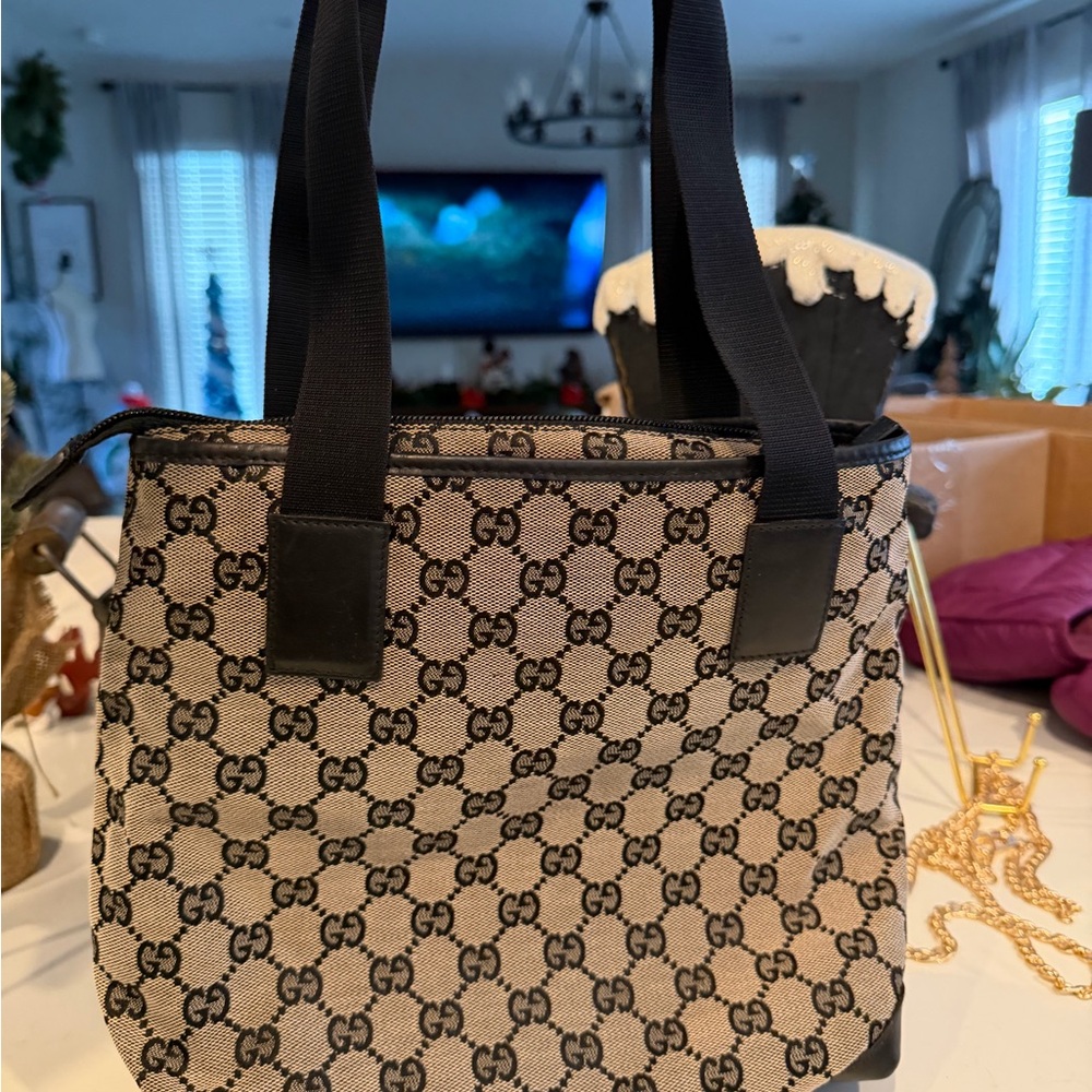 Gucci Black and Beige Bag - Like New! Comes with Authentication Paper! - Picture 9 of 14